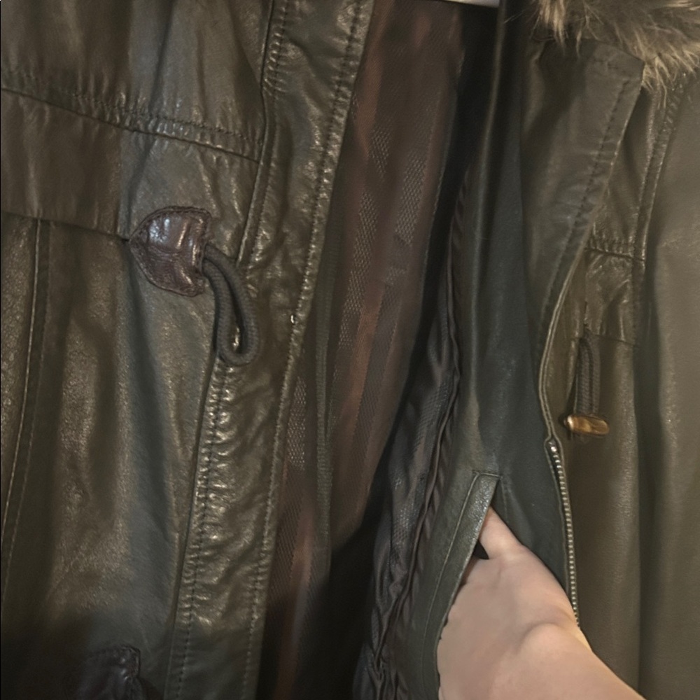 Danier Women's Brown Leather Jacket with Fur Collar - Picture 9 of 13